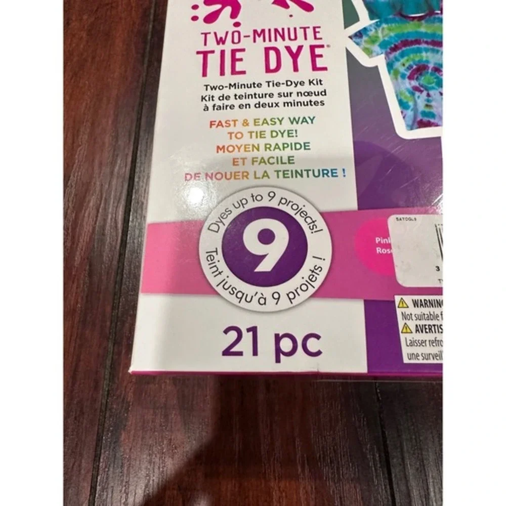 Tulip Two-Minute Tie Dye Kit‎ Dyes Up To 9 Projects 4 Colors 21 Pieces
